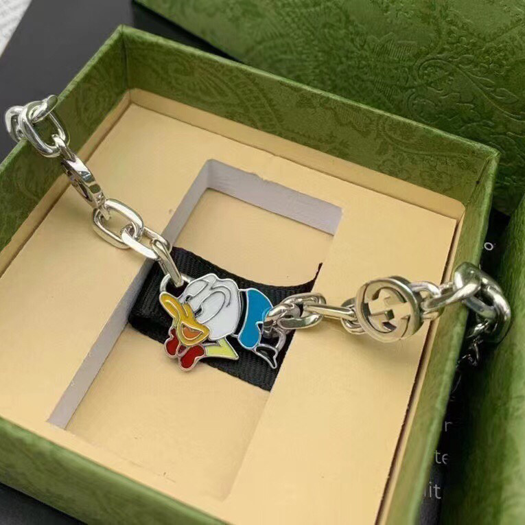 G*u*i bracelets